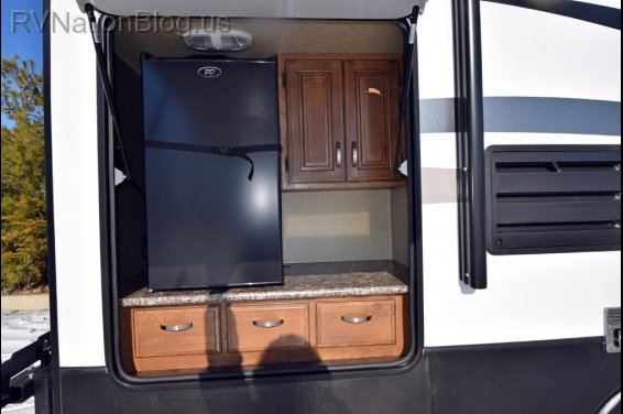 Click here to see the New 2015 Laredo LHT 23RB Travel Trailer by Keystone RV at RVNation.us