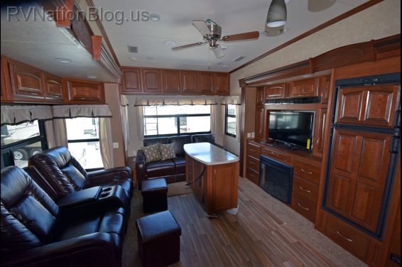 Click here to see the New 2015 Columbus 320RS Fifth Wheel by Palomino at RVNation.us