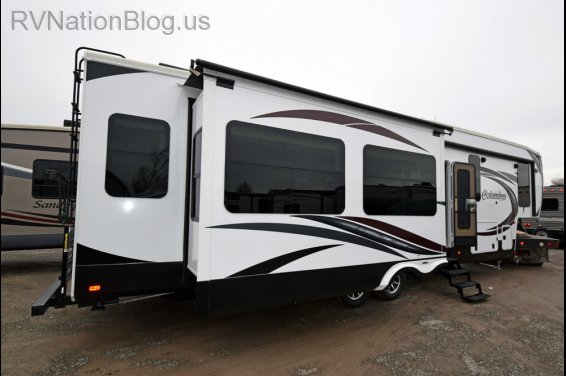 Click here to see the New 2015 Columbus 365RL Fifth Wheel by Palomino at RVNation.us