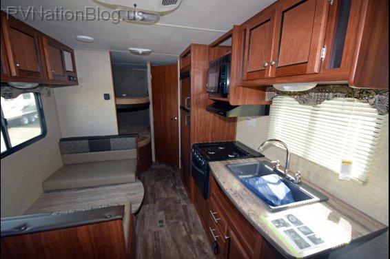 Click here to see the New 2016 Trail Runner SLE 22SLE Travel Trailer by Heartland RV at RVNation.us