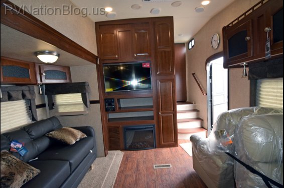 Click here to see the New 2016 Rockwood Signature Ultra Lite 8280WS Fifth Wheel by Forest River at RVNation.us