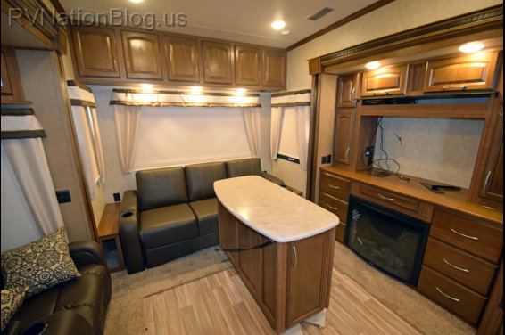 Click here to see the New 2016 Columbus 320RS Fifth Wheel by Palomino at RVNation.us