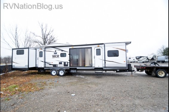 Click here to see the New 2016 Wildwood DLX 402QBQ Travel Trailer by Forest River at RVNation.us