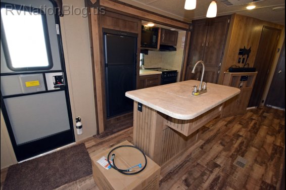 Click here to see the New 2016 Puma 32FBIS Travel Trailer by Palomino at RVNation.us